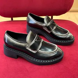 Modne buty do sukienki Mule Buty z trójkątną klamrą Dekoracja Kobiety Wesele Jakość Skórzane szpilki Płaskie buty Biznesowe formalne mokasyny Społeczne Chunky Z