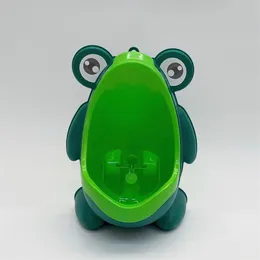 男の子のおしっこトイレのバスルーム小便器の色ソフトシリカジェルスモールカエルスタンドラバーウォールマウントファミリー素敵な漫画トレーニングポーティシートポータブルBA21 F23