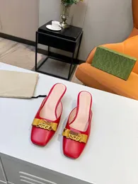 Telas de verão 2023 Designer Slide Sandálias de cadeia feminina Moda de saltos baixos sapatos de salto alto de salto alto Praia Mulheres confortáveis ​​35-43