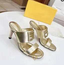 Повседневная обувь высшего качества 2023 Сандалии кожа летние женские туфли для женской туфли модные дизайнерские пляжные буквы 35-42