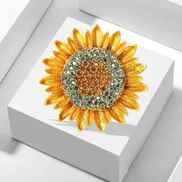 Brooches Pretty Alloy Rhinestones Sunflower For Women Suit Evening Dress Bobtail Female Dovetail Clothes Decorations