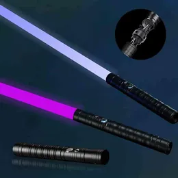 80 cm Mini Lightsaber RGB 7 Färger Byt metallhandtag Laser svärd Tungt duellerande ljud två i en lätt sabel cosplay -stag rekvisita G215A
