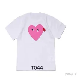 Moda Erkek Oyun Gömlek Tasarımcısı Red Heart Commes Casual S Des Rozet Garcons Yüksek Quanlity Tshirts Pamuk Nakış 6 HW4E 8 R027