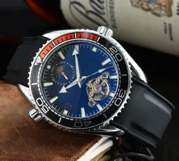 Omeg Luxury Mens Watches Automatyczne maszyny Watch Wysokiej jakości najlepsza marka Designer Zegar czarny skórzany pasek Mężczyznę moda akcesoria wakacyjne prezenty HH02