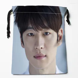 Sacs de rangement KPOP Lee Je Hoon Cordon Ornements de Noël Personnalisé Imprimé Recevoir Sac Type Taille 18X22cm 0824