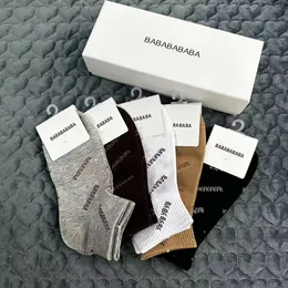 Designer-Männer-Frauen-Socken voller Luxus-Buchstaben-Logo, atmungsaktiv, reine Baumwolle, Sportsocken, Mode, Schiffssocken, einfarbig, mit Box