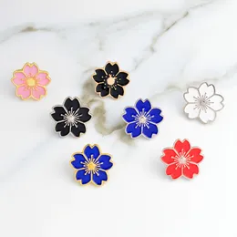 Multi Color Sakura Pins Flower Pins Badges Brosches Hard Emamel Lapel Pin Ryggsäck Tillbehör Japanska blommor Sakura -smycken