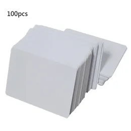 عرض 100pcs أبيض أبيض فارغ حبر PVC بطاقات معرفات بلاستيكية مزدوجة الجانبين بطاقات شارة معرف DIY