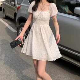 Grundläggande casual klänningar Kvinnor Summer Dress Puff Sleeve Holiday Dress Hollow Out Floral Design Korean Style College Lovely Simple Trendy Summer Vestidos 230520