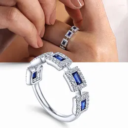 Pierścionki ślubne błyszcząca biała/niebieska CZ Pierścień palców dla kobiet w kształcie geometrycznej luksusowa biżuteria z zespołu wykwintna kobieca biżuteria