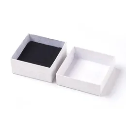 صناديق 50pcs 7.5x7.5x3.5cm هدايا من الورق المقوى الحالي مربعات عرض تخزين مربعة لأساور المجوهرات.