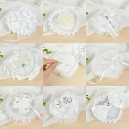 Present Wrap Romantic Wedding Ivory Satin Crystal Ring Bearer Pillow Cushion Hjärtform för engagemang Föreslå äktenskapsdekor