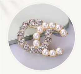 Klasik lüks çift harfli marka broches rhinestone mücevher tasarımcısı yaka pimleri unisex cazibesi broşes düğün hediyesi yüksek kaliteli mücevher aksaklık