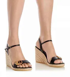 Letni projektanci sandały kobiety klinowe buty złota marmont logos aitana metalowa skóra espadrille sandały