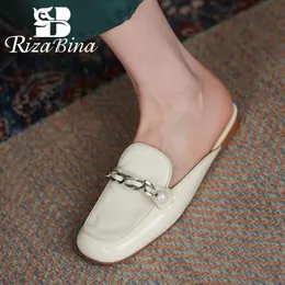 صندل Rizabina 2023 أحذية جلدية أصلية مربعة إصبع سلاسل معدنية لؤلؤة البغال تنزلق على المتسكعون أحذية الحذاء 34-39