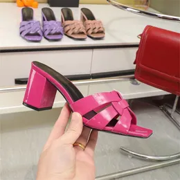 패션 여성의 하이힐 슬리퍼 디자이너 가죽 얇은 스트랩 조합 chunky heel 샌들 섹시한 호텔 패션 견인 상자 대형 35-44
