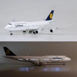 Aircraft Modle 1/150 Airline 747 Plane Model B747 Lufthansa Airplane Model Toy Light and Wheel Landing Gear Plastic Resin Plane Model Gift Toys 230522
