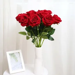 Kwiaty dekoracyjne 4PCS Single Branch Rose Rose sztuczna dekoracja domowa panna młoda trzymaj fałszywy wystrój ślubny