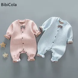 Dompers Baby Onesies для мальчиков и девочек, детская осень и зимняя теплый комбинезон, рожденный вертикальным полосатым открытым файлом, галстук бабочки, пижама 230522