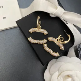 Dieci regali di stile Orecchini Crystal Diamond Pearl Stud Designer Jewelry Classic Love Family Wedding Party Orecchino Fashion Women Sweet Jewelry Commercio all'ingrosso
