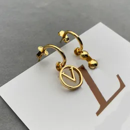 Womens Fashion Gold Earrings Luxury Designer Stud For Women Asymmetric Simplicity 2023 Letter Plant Accessories Ear Studs Jewelry 2305224BF