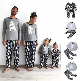 Família correspondente a roupas casuais correspondentes de pijamas de desenho animado para crianças sono sono