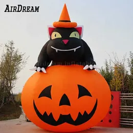 Zucca gonfiabile gigante spaventosa e palloncino gatto nero che illumina la decorazione gonfiata della zucca di Halloween per la festa