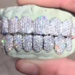 2023 grillz Moissanite piedras heladas dientes plata diamantes dientes pasan la prueba de diamantes 925 Sterling Silver Moissanite Grillz parrillas dentales hechas a medida