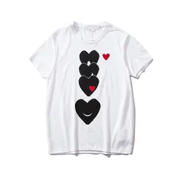 القمصان الصيفية CDGS Mens Play T Shirt Sleeve Sleeve Womens des Badge Garcons Embroidery Heart T'r