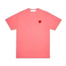 Camisetas de verano para hombre cdgs Play camiseta Commes manga corta para mujer Des Badge Garcons bordado corazón manga corta corazón rojo s23