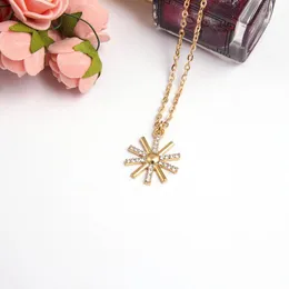 Pendant Necklaces Korean Version Of The Sun Flower Snowflake Necklace Hye Gyo Song Same Temperament Women's Clavicle Chain