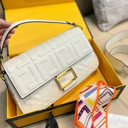 Omuz çantaları tasarımcılar çanta çantaları kabartmalı mektup baget crossbody çanta üstleri kaliteli kadın koltuk çantası kutu