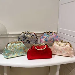 New Embroidery Light Luxury Evening Party Clip Pocket Handheld Bag Borsa a tracolla a catena da donna Texture Borsa a tracolla da donna 230522
