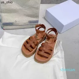 Sandaler toppkvalitet clea triomphe gladiator chunky sandaler justerbar spänne anklestrap sandal vegetal lägenheter skor plattform lyxdesigners glider fabriksfot