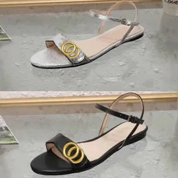 Классические дизайнерские сандалии женские сандалии 100% кожаный плоский нижний пляжный пляжный ремень, металлическая женская обувь, черная мягкая корова, женские лоферы, большие 35-41-42