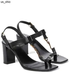 Sandalias Diseñador de lujo de verano Sandalias de mujer zapatos de tacones altos Cassandra Medallion ToeRing Sandalias de cuero negro Zapatos de boda de noche frescos con caja 3543 J230522