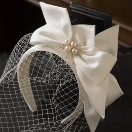 Bowknot Pearls Satin Bridal Headpieces Hårband för bröllop med mesh chic kvinnor formella prom huvudbonad täcke ansikte fågelburen brud brud hår tillbehör cl2288