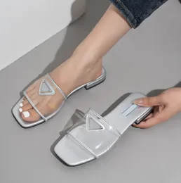 Europeiska och amerikanska klassiska topp toffel mode transparent ankel-remma chunky häl tofflor kvinnors glider sandaler kvinnors skor yttre slitage låg häl