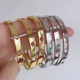 Bangle 5pcs بالجملة من النحاس النحاس المطلي بالقلب المجوفة القلبية سوار المجوهرات الراقية للفتيات النساء