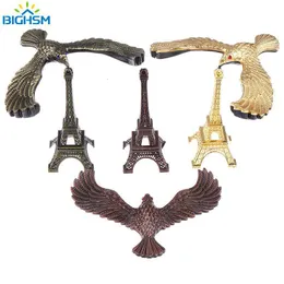 Dekorativa objekt Figurer Kontorsdekorationslegering Eiffel Tower Model Balanced Bird Prop Balance Eagle Miniature Figurer Dekompression Toy 230523