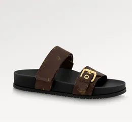 2023 Autentiska Designer Kvinnor Tofflor BOM DIA FLAT COMFORT MULE Präglade metalliska kalvläder sandaler Spänne Flats Häl Slides Storlek US4-11