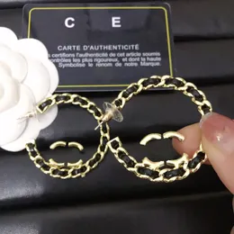 Klasyczne projektowanie Diamentowe Kolczyki Designer 18K Gold Splated Kolczyki Nowy kryształowy Pearl Stud Design For Womenjewelry Mothers Day Kolczyki Wysokiej jakości biżuteria