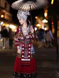 Amao Miao Giyim Aksesuarları Set Tujia Etnik Azınlık Kırmızı Sahne Performans Giysileri Seyahat Fotoğraf Giyim