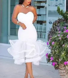 2019 Weiße Plus-Size-Meerjungfrau-Hochzeitskleider mit Herzausschnitt, ärmellose Brautkleider, Tee-Länge, abgestufte Rüschen, maßgeschneidertes Hochzeitskleid 1188602