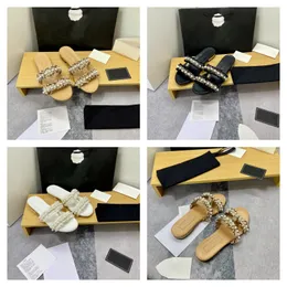 C Sandaler Kvinnor C 2 Rems Pearl Slipper Channel Flat Slippers utsmyckade platta mulor doftande stil Sandalkristallspänne Tassels Slides Wedding Party Dress Shoes Shoes