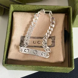 Braccialetti di design per donna Bracciale di lusso Moda retrò Lettera Coppia Bracciale Personalizzato Versatile San Valentino Compleanno Gioielli Regalo Molto bello