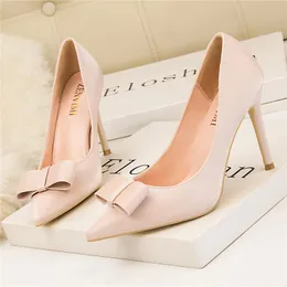 Kleid Schuhe 2023 Frau Fetisch 10 cm High Heels Scarpins Dame Lila Nude Rosa Escarpins Talons Stiletto Hochzeit Nette Party pumpen