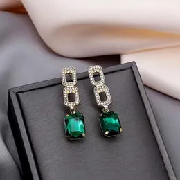 Klassisk Green Zircon Square Hook Earrings Nya smycken Bröllopsfest Kvinnors lyxtillbehör för flickor gåva