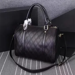 Borsa firmata Classic 32cm Valigia da viaggio per uomo vera pelle Borse a tracolla di alta qualità Borse da uomo da donna Incisione personalizzabile del nome Pelle bovina originale