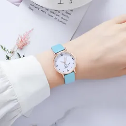 Orologi da polso Color Candy Orologio al quarzo da donna puro e fresco Una freccia attraverso la cintura da donna di personalità del cuore Orologi all'ingrosso 17